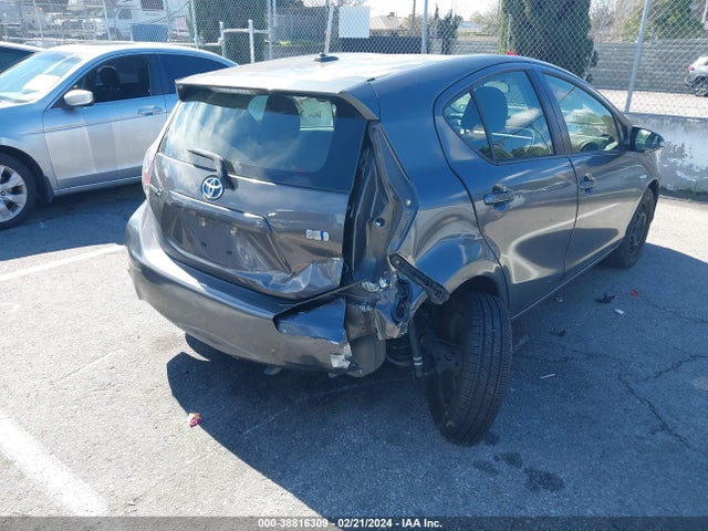 Toyota Prius C Three 2014 JTDKDTB39E1575026 Image 4