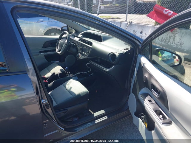 Toyota Prius C Three 2014 JTDKDTB39E1575026 Image 5