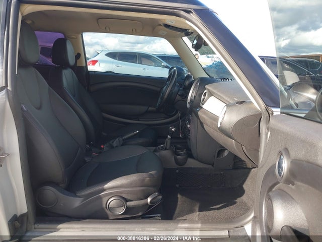 2014 MINI CLUBMAN WMWZF3C59ET492951 Photo 4
