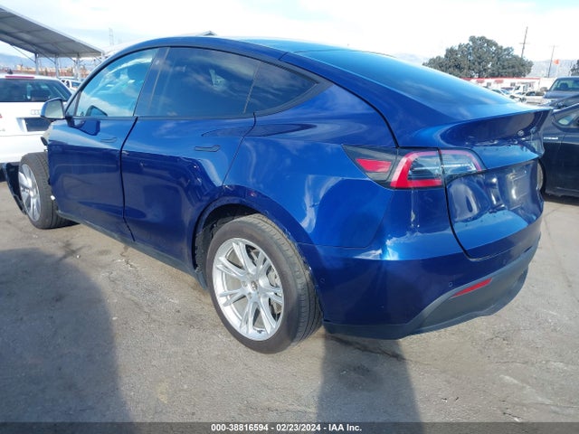 Tesla Model Y Long Range Dual Motor All-wheel Drive 2020 5YJYGDEE7LF025204 Image 3