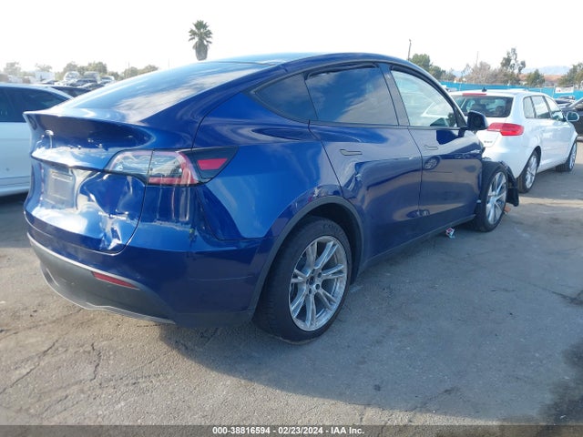 Tesla Model Y Long Range Dual Motor All-wheel Drive 2020 5YJYGDEE7LF025204 Image 4