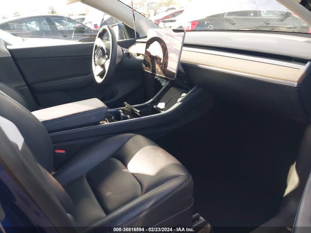 Tesla Model Y Long Range Dual Motor All-wheel Drive 2020 5YJYGDEE7LF025204 Image 5