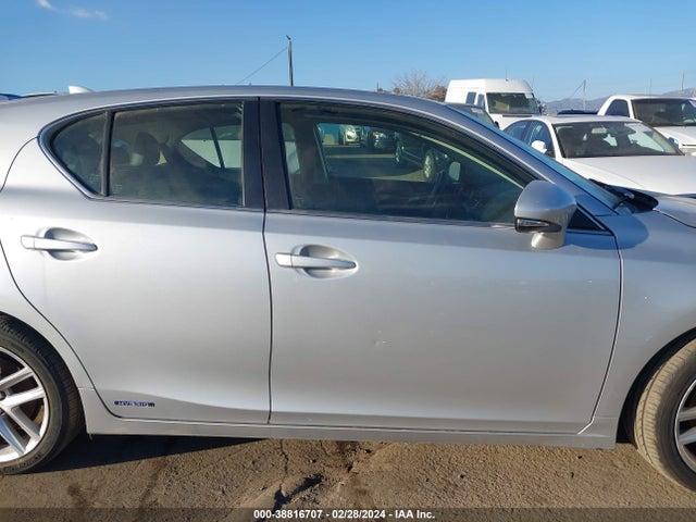 Lexus CT 200H 2016 JTHKD5BH4G2272917 Image 14