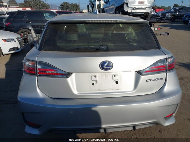 Lexus CT 200H 2016 JTHKD5BH4G2272917 Image 17