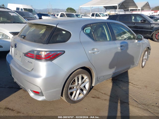 Lexus CT 200H 2016 JTHKD5BH4G2272917 Image 4