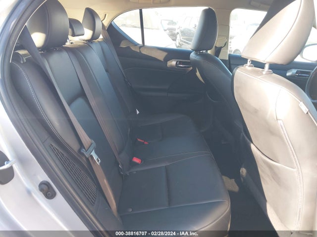 Lexus CT 200H 2016 JTHKD5BH4G2272917 Image 8