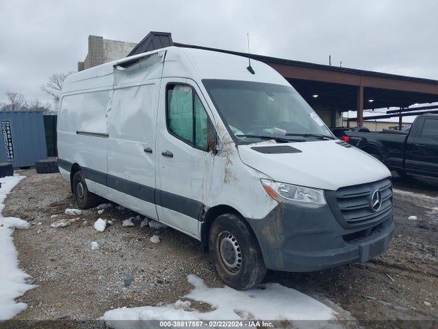 2019 WD3PF1CD0KP059877 main image