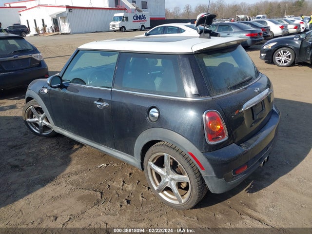 2007 MINI COOPER S WMWMF73527TL91996 Photo 2