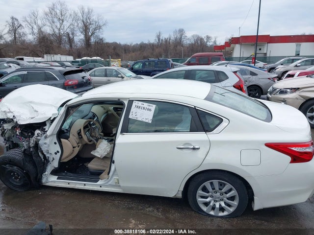 Nissan Altima 2.5 S 2017 1N4AL3AP1HC215895 Image 15