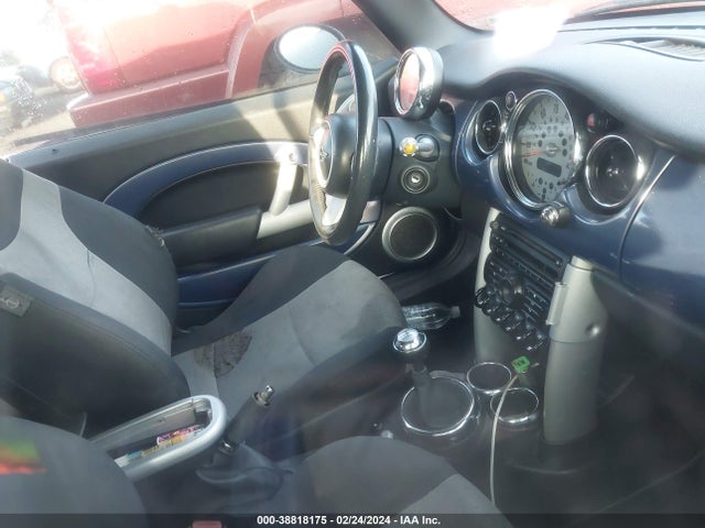2006 MINI COOPER S WMWRH33596TF89971 Photo 4