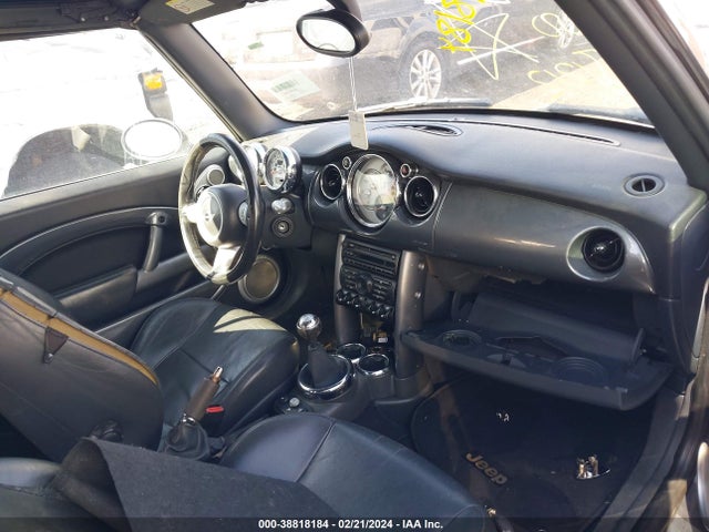 2005 MINI COOPER S WMWRH33425TF82107 Photo 4