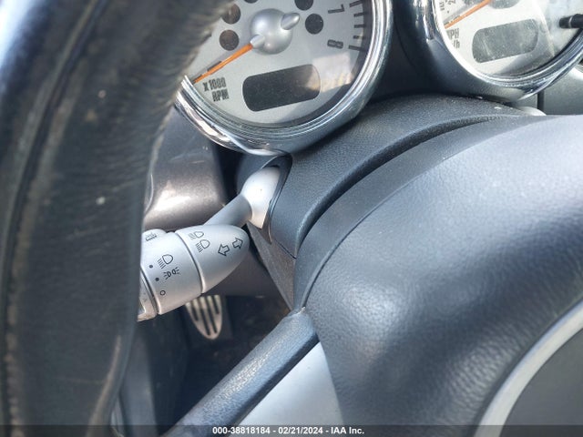 2005 MINI COOPER S WMWRH33425TF82107 Photo 6