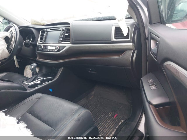Toyota Highlander Limited 2018 5TDDZRFH7JS818929 Image 5