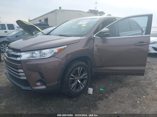 Toyota Highlander Le 2017 5TDZARFH8HS025064 Image 2