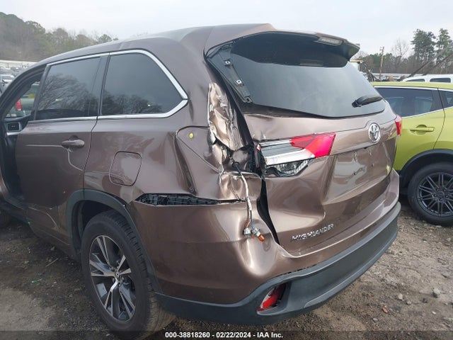 Toyota Highlander Le 2017 5TDZARFH8HS025064 Image 6
