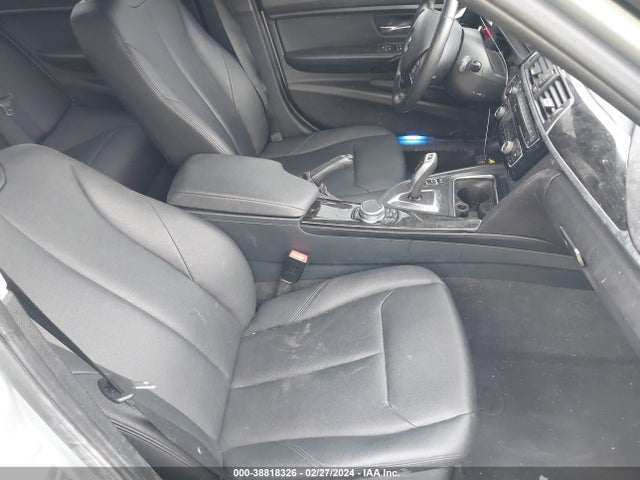 BMW 320i Xdrive 2016 WBA8E5G55GNU21631 Image 5