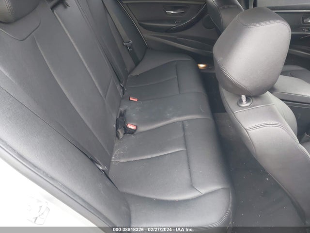 BMW 320i Xdrive 2016 WBA8E5G55GNU21631 Image 8