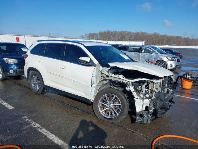 Toyota Highlander Xle 2019 5TDJZRFH0KS575369 Image 1