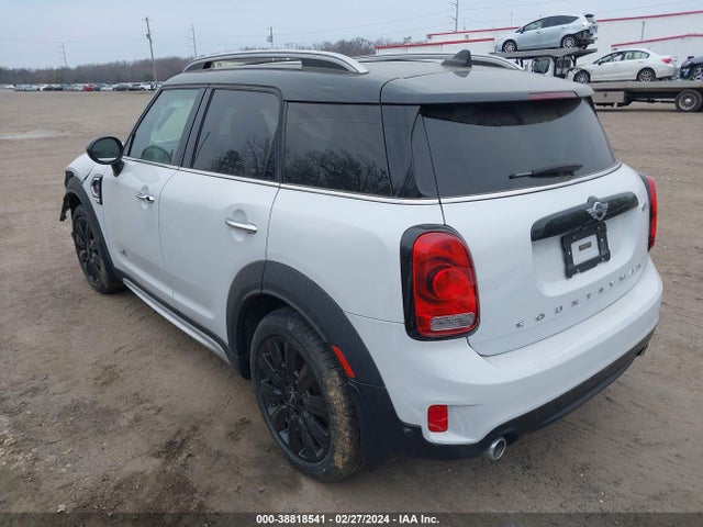 2018 MINI COUNTRYMAN WMZYT5C32J3E60714 Photo 2