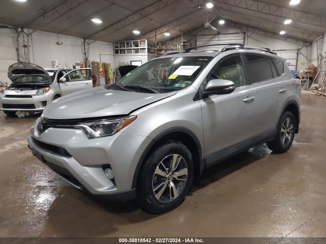 Toyota Rav4 Xle 2018 2T3RFREV5JW755009 Image 2