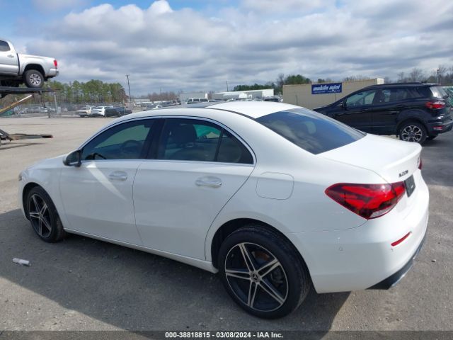 W1K3G4EB8LJ229377 Mercedes-Benz A 220