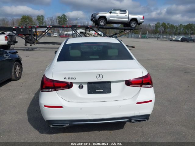 W1K3G4EB8LJ229377 Mercedes-Benz A 220