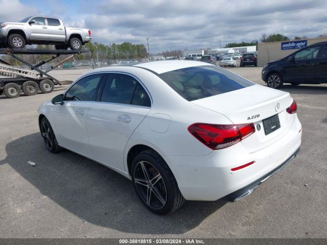 W1K3G4EB8LJ229377 Mercedes-Benz A 220