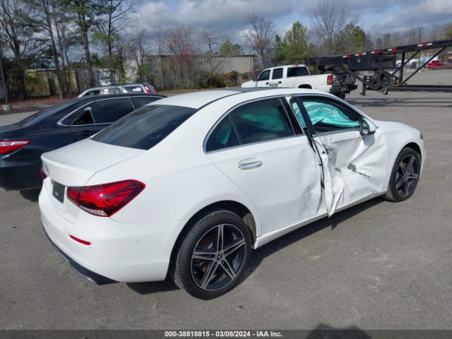 W1K3G4EB8LJ229377 Mercedes-Benz A 220
