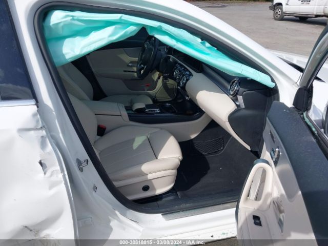 W1K3G4EB8LJ229377 Mercedes-Benz A 220