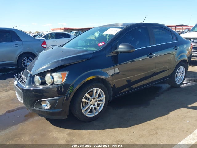 Chevrolet Sonic Lt Auto 2015 1G1JC5SH5F4133391 Image 2