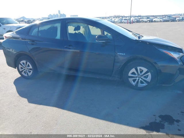 Toyota Prius Two 2018 JTDKBRFU3J3064860 Image 13