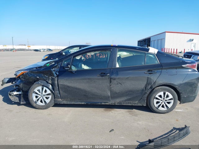 Toyota Prius Two 2018 JTDKBRFU3J3064860 Image 14