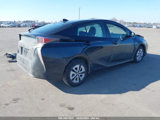 Toyota Prius Two 2018 JTDKBRFU3J3064860 Image 4