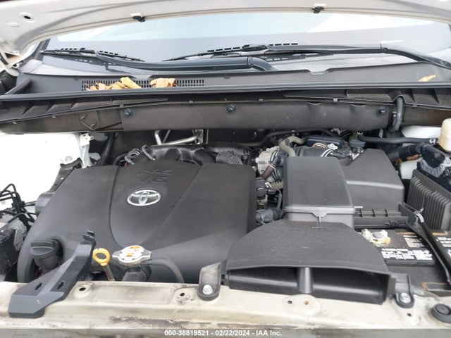 Toyota Highlander Le 2018 5TDBZRFH7JS811180 Image 10