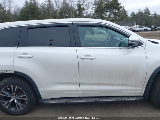 Toyota Highlander Le 2018 5TDBZRFH7JS811180 Image 13