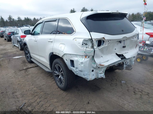 Toyota Highlander Le 2018 5TDBZRFH7JS811180 Image 3