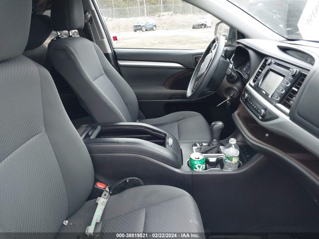 Toyota Highlander Le 2018 5TDBZRFH7JS811180 Image 5