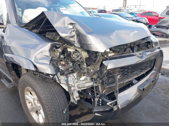 Toyota 4RUNNER SR5 2020 JTEZU5JRXL5225633 Image 6
