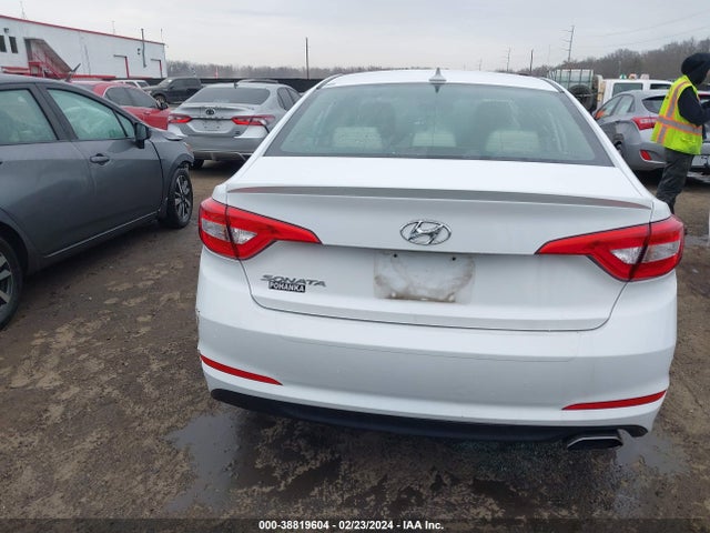 Hyundai SONATA SE 2015 5NPE24AF5FH146724 Image 16