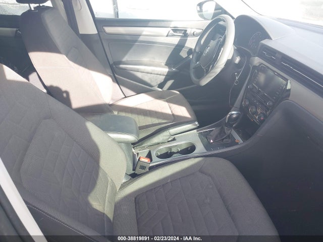 1VWAA7A30LC001653 Volkswagen Passat 2.0t S