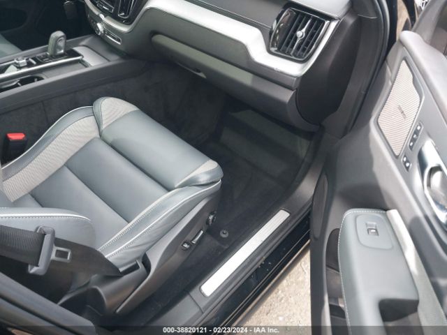 YV4L12RM8N1976294 Volvo Xc60 B5 R-design