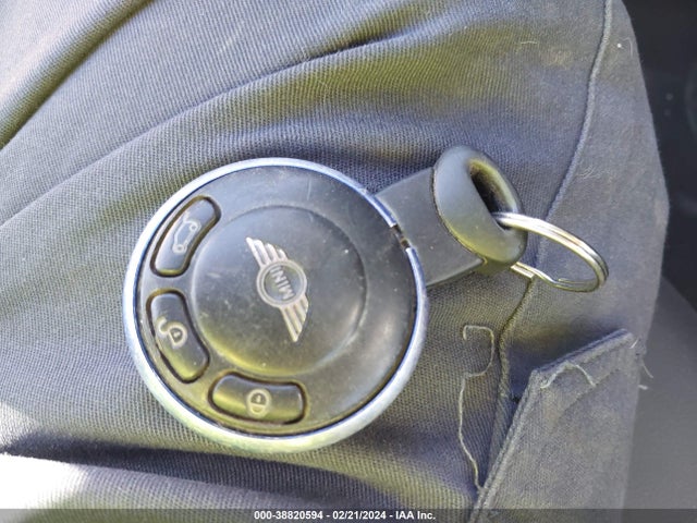 2011 MINI COOPER WMWSU3C50BT252898 Photo 10