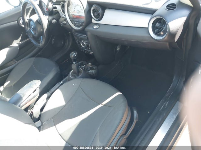 2011 MINI COOPER WMWSU3C50BT252898 Photo 4