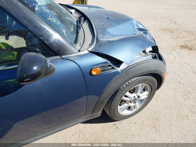 2011 MINI COOPER WMWSU3C50BT252898 Photo 5