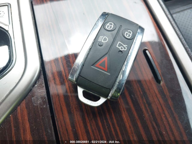 2010 JAGUAR XF SAJWA0GB7ALR61629 Photo 10