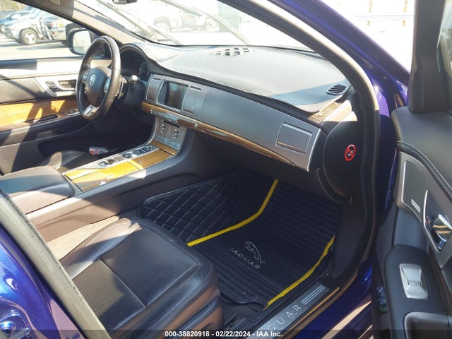 2011 JAGUAR XF SAJWA0HE7BMR99298 Photo 4
