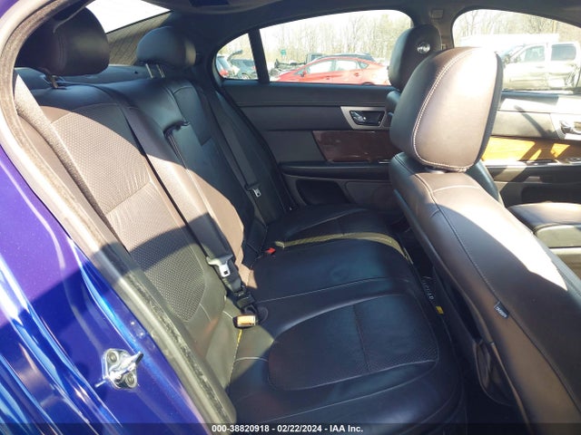 2011 JAGUAR XF SAJWA0HE7BMR99298 Photo 7
