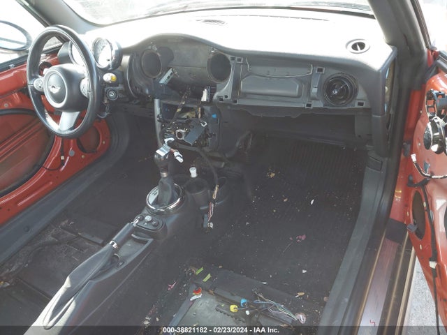 2006 MINI COOPER S WMWRH33576TK57430 Photo 4