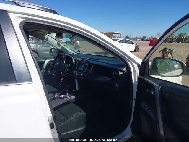 Toyota Rav4 Xle 2016 JTMWFREV2GJ079953 Image 5