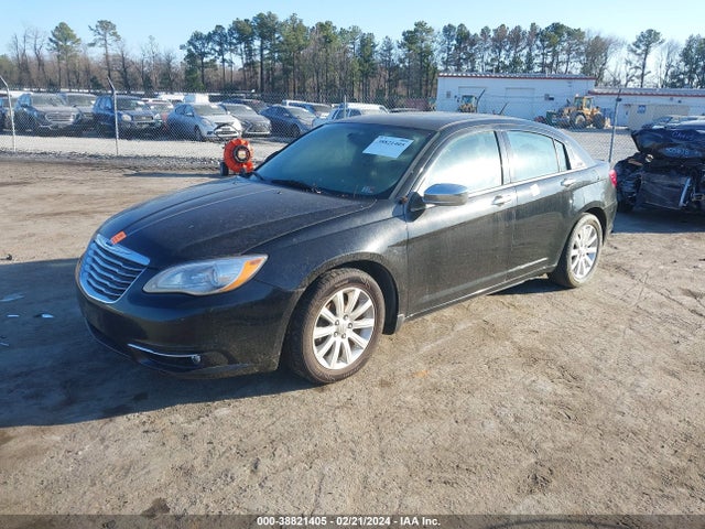 Chrysler 200 Limited 2014 1C3CCBCG0EN199106 Image 2